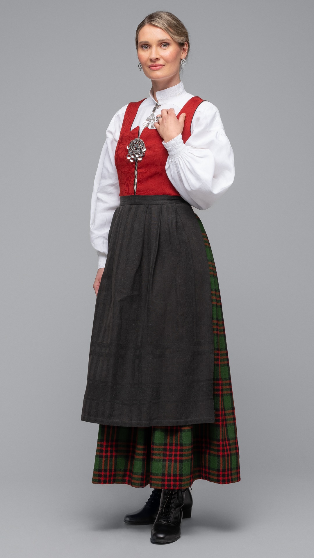 Bilde av Helgedagsdrakt fra Romsdal