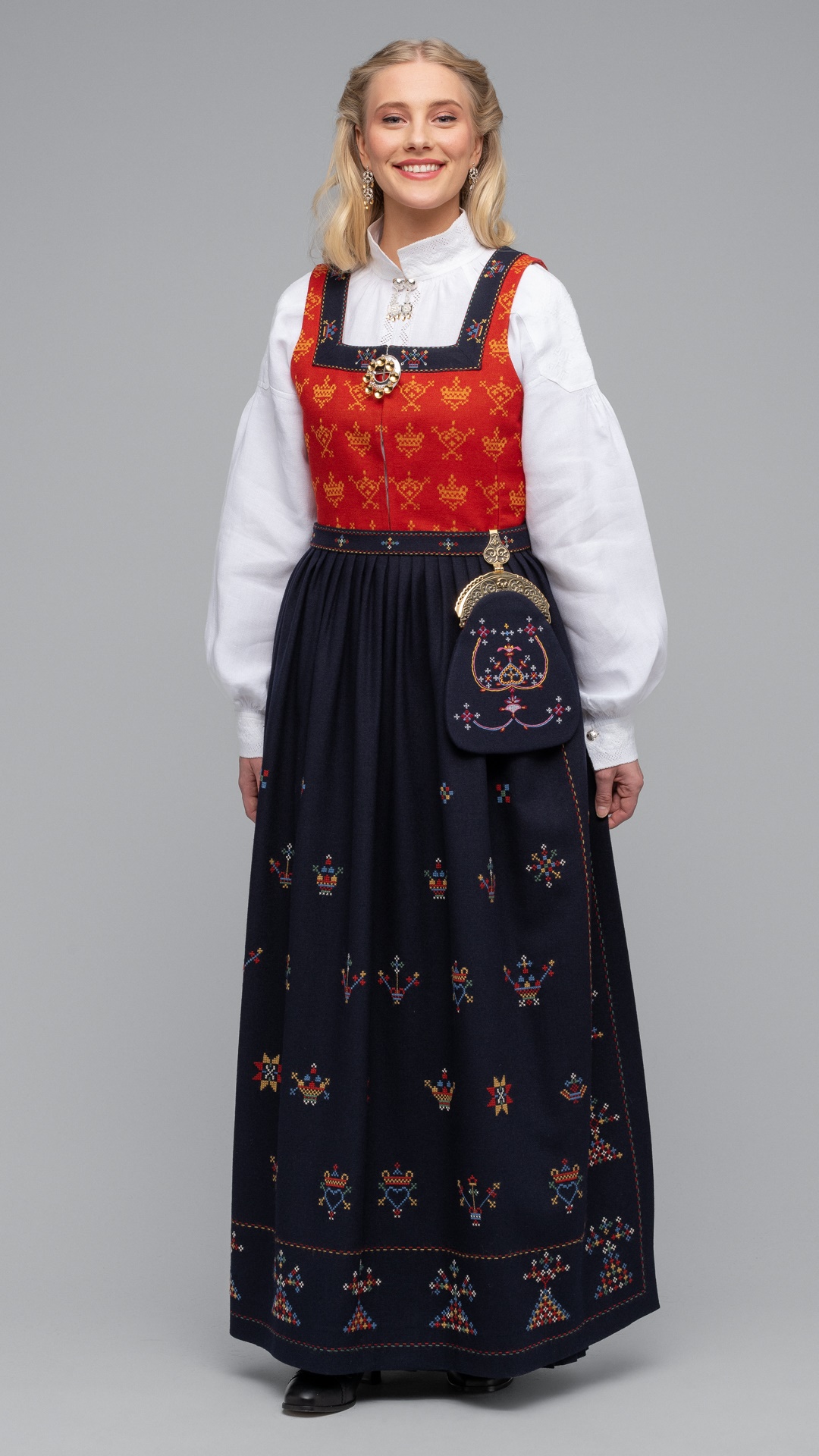 Bilde av Kvinnebunad fra Søre Sunnmøre