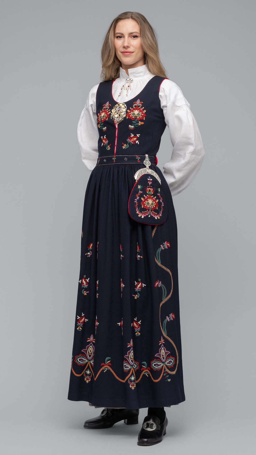 Bilde av Kvinnebunad fra Sykkylven 