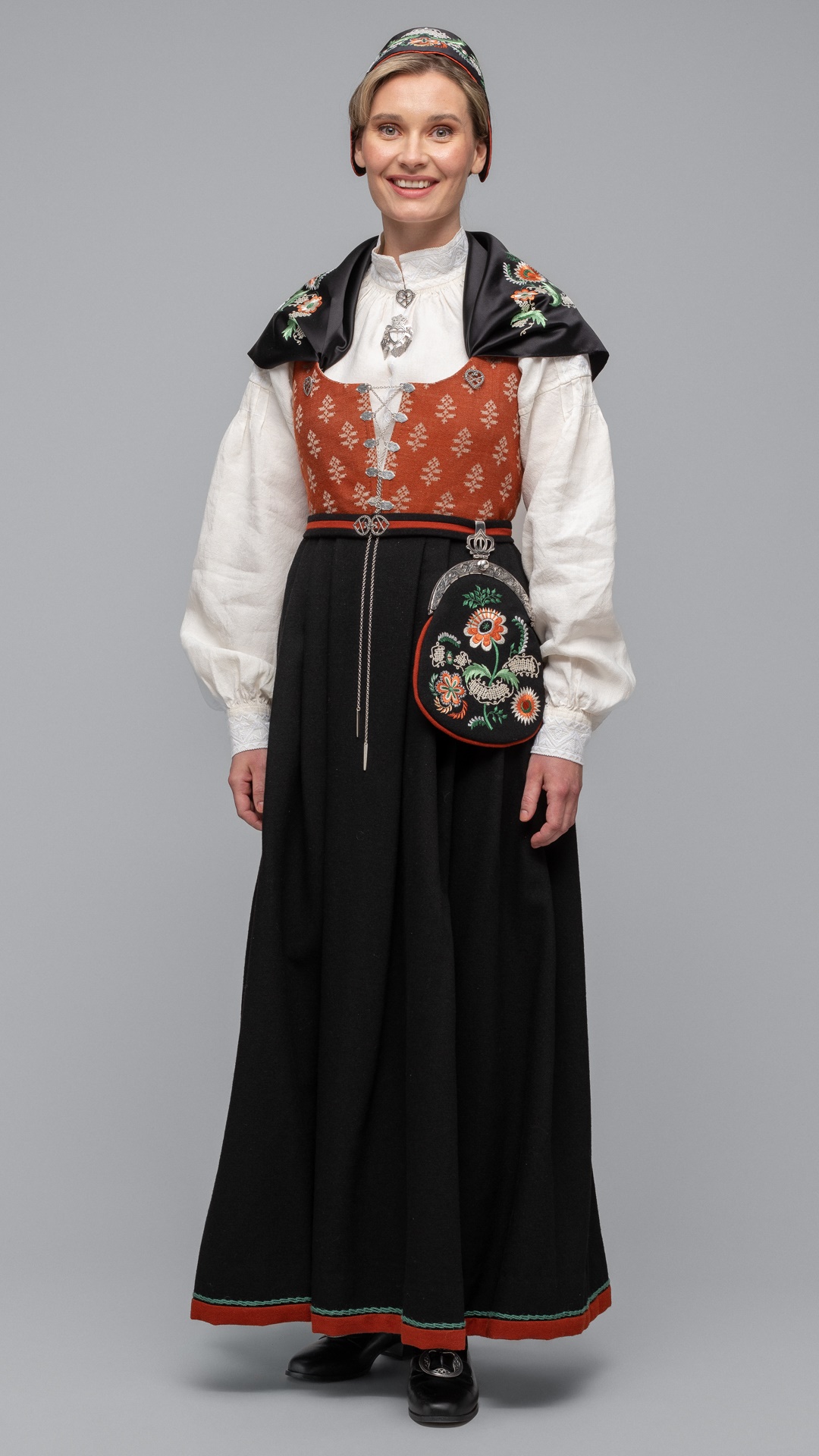 Bilde av Østfold kvinnebunad 