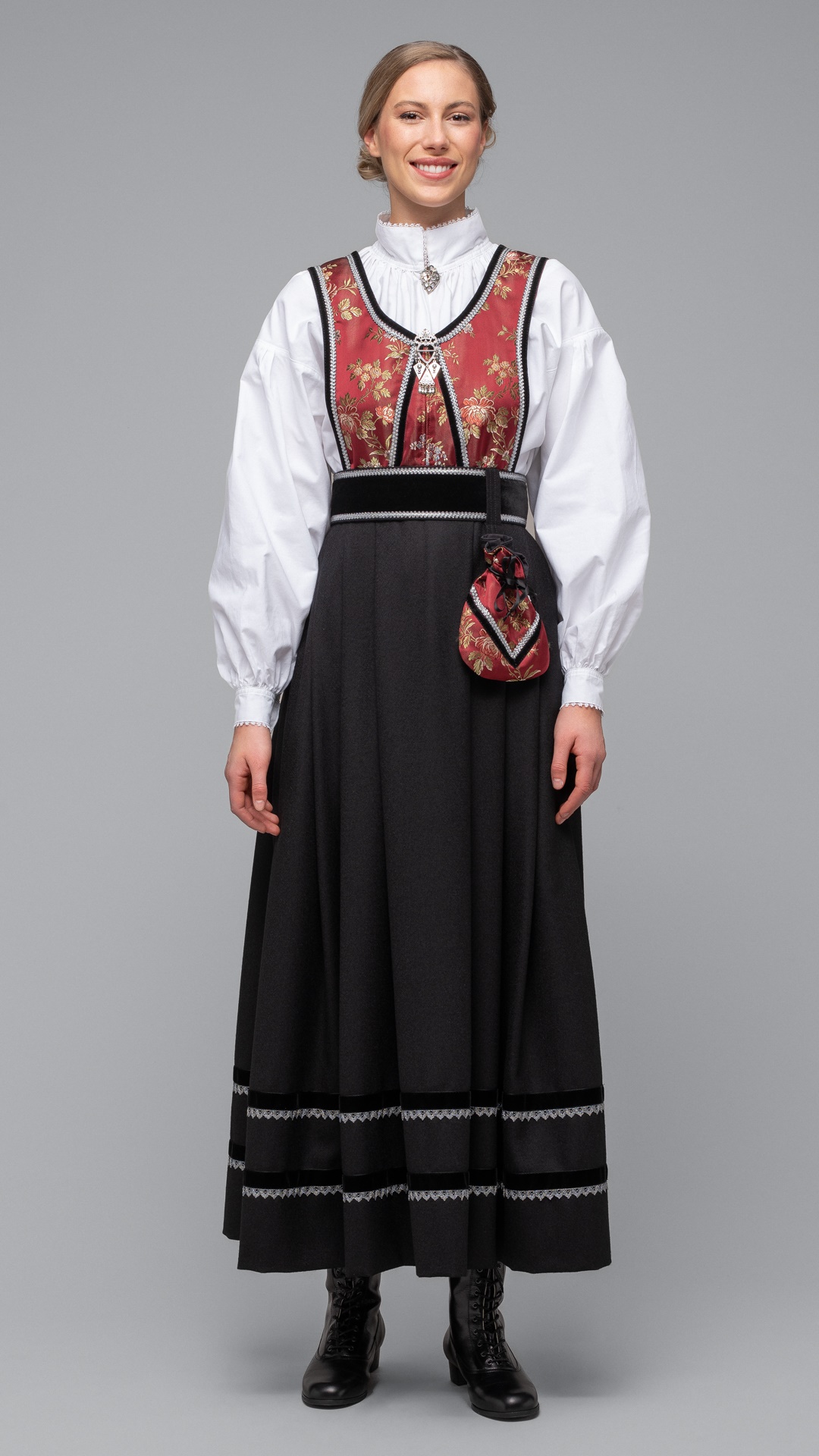 Bilde av Alexandra rød med sort skjørt