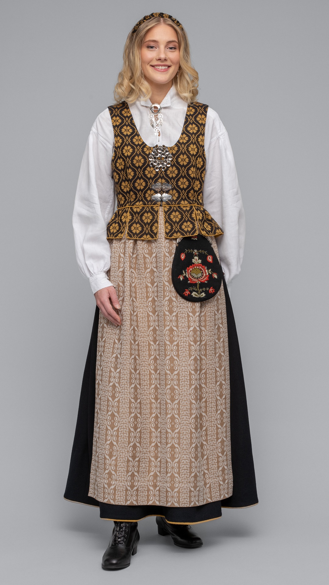 Bilde av  Sort Trønderbunad Gloria