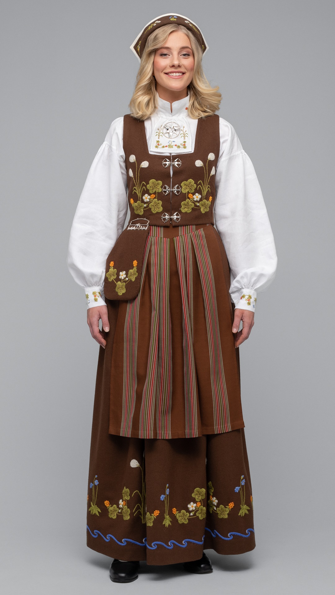 Bilde av Senja festdrakt brun vest