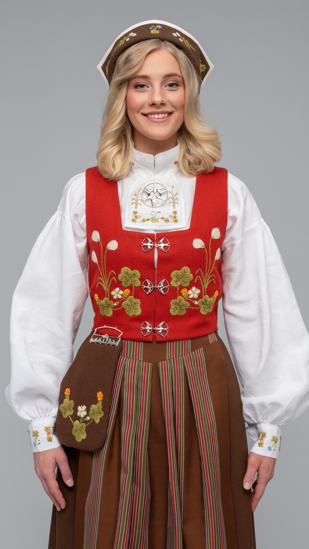 Bilde av Senja festdrakt rød vest