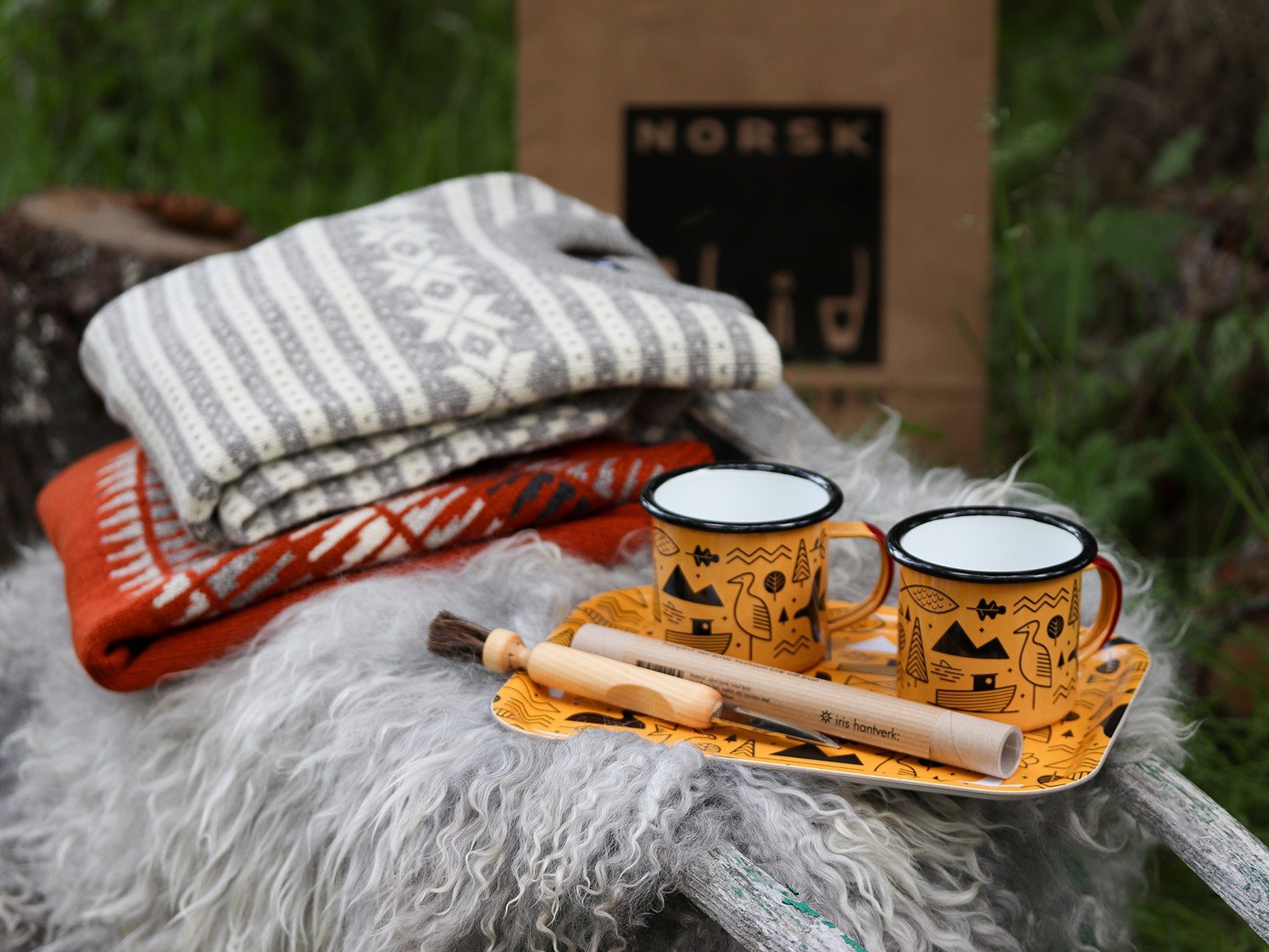 Kaker i servise fra Norsk Flid Husfliden