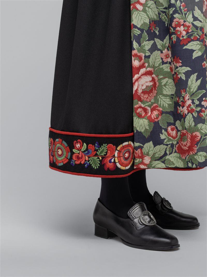 Bilde av Stakkebord på festbunad Nes 2 fra Hallingdal