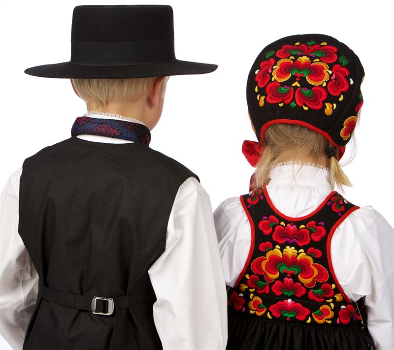 Bilde av Barnebunad Nedre Hallingdal bak