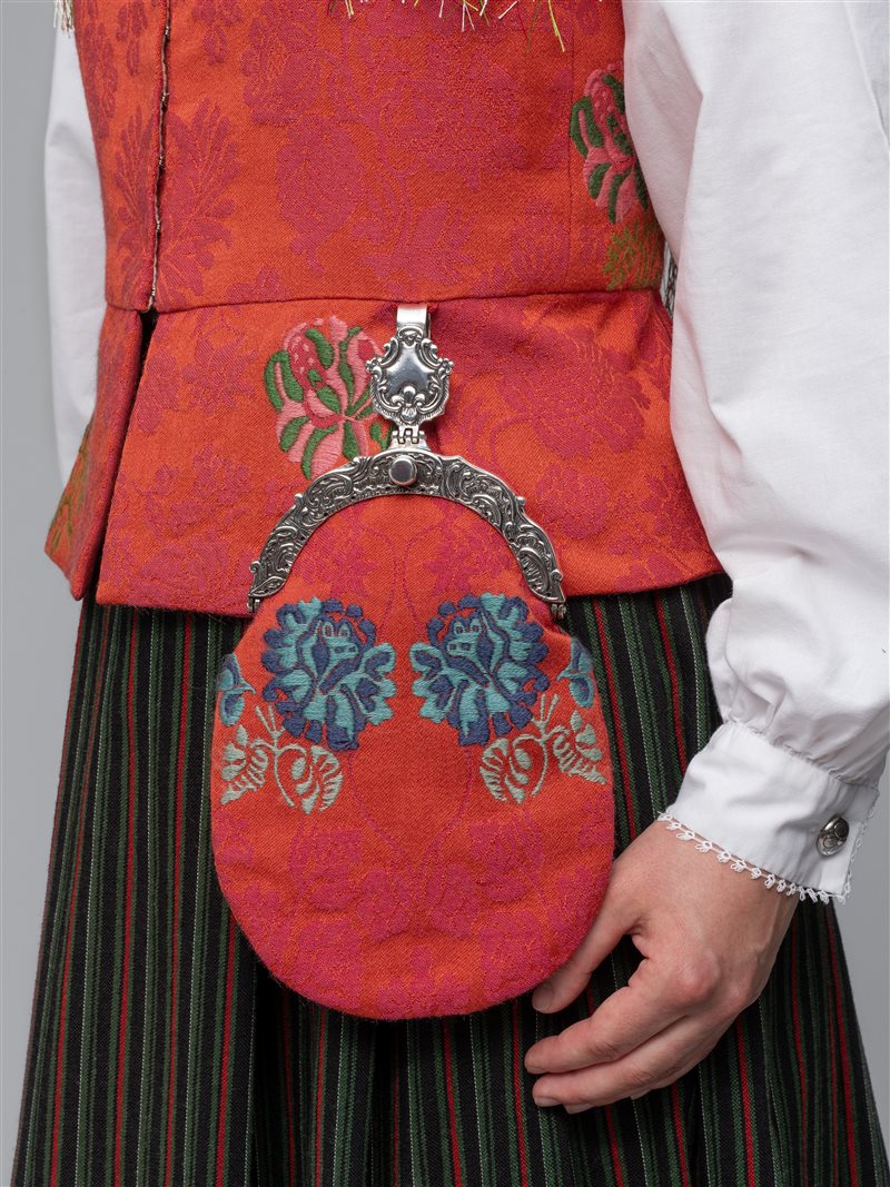 Bilde av Veske til gammel ringeriksdrakt alternativ 2