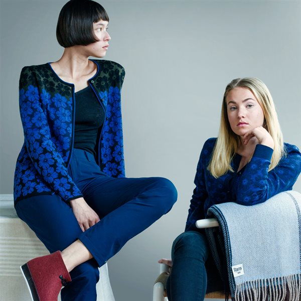 Mellomlang jakke, julerose, ull/silke